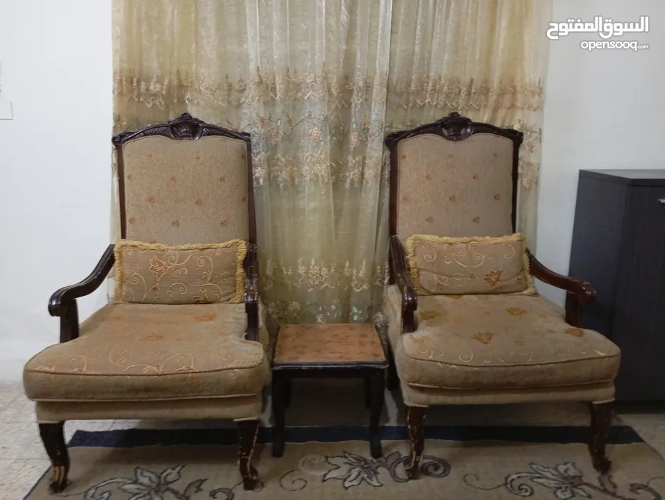 طقم كنب 7 مقاعد بحالة ممتازة مش هابطات