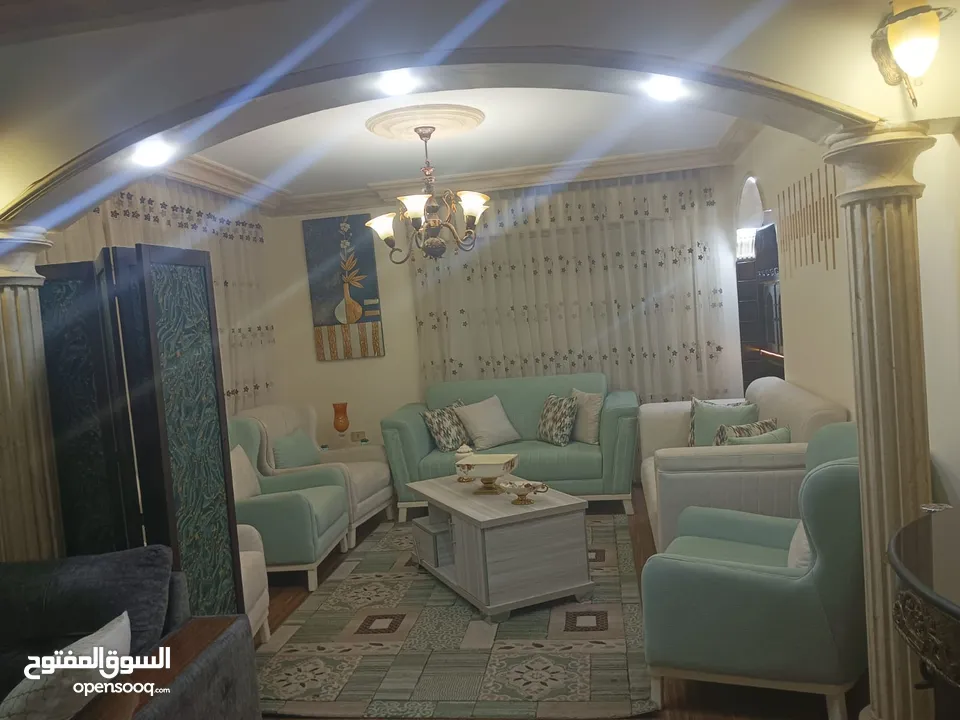 شقه طابق اول فني سوبر ديلوكس للبيع ..الحصن