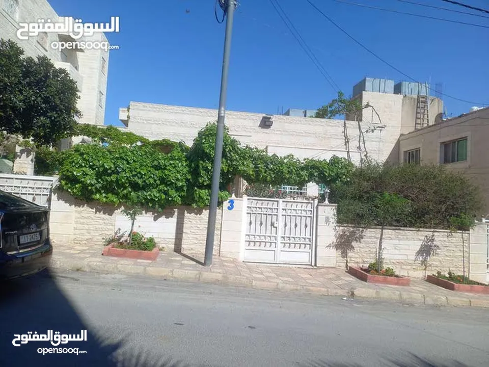 بيت ...للبيع ...عمان...... المقابلين ............بالقرب من شارع الحرية بالقرب من مدارس الهدي المحمدي