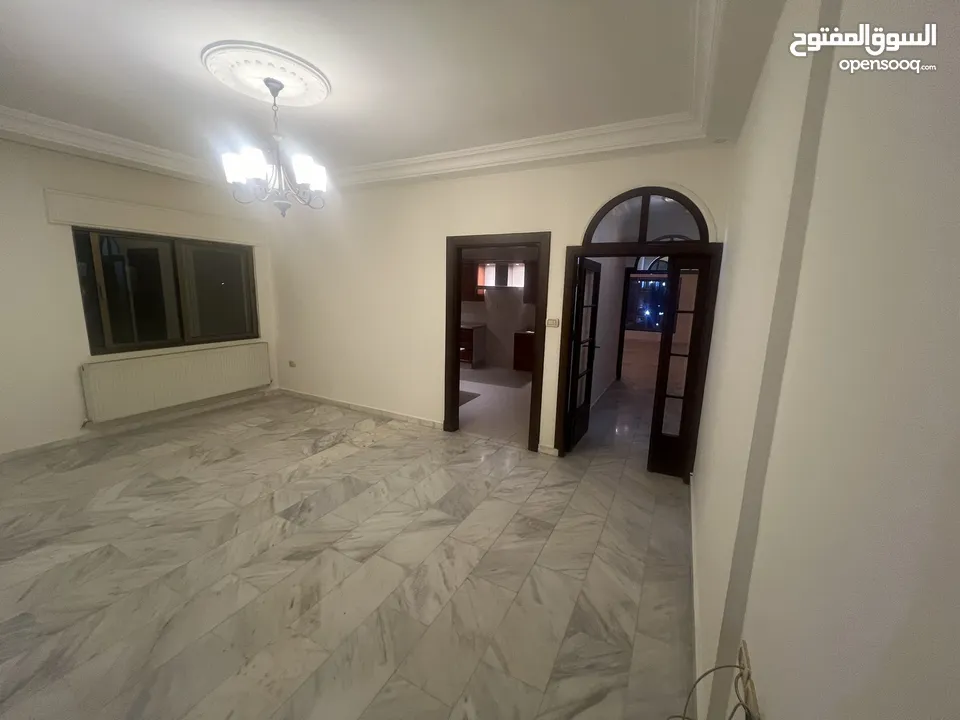 شقة غير مفروشة