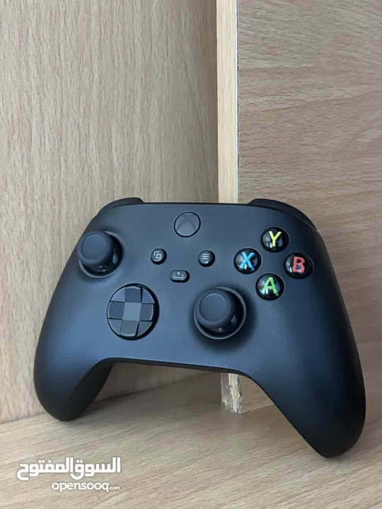 يد Xbox اصليه مستعمله 3 اشهر بدون اي خدش او عطل