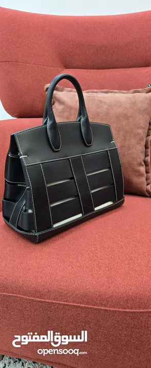 شنطة جلد طبيعي ( salvatore ferragamo calfskin thestudiocagebagsella) صناعة ايطالية