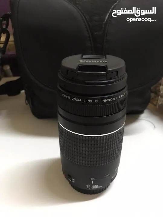 عدسة Canon  75-300 بحالة الوكالة مع الغطاء الأمامي والغطاء الخلفي