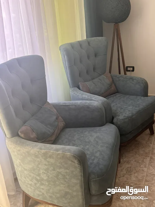 طقم كنب للبيع استعمال بسيط بحالة ممتازة