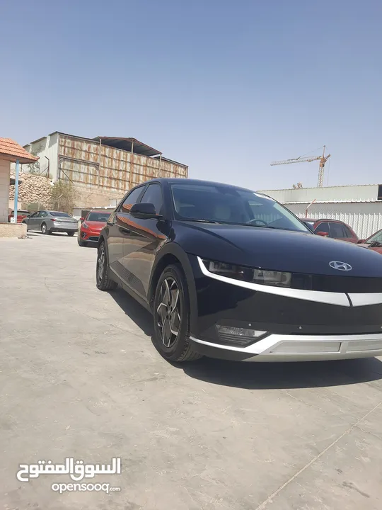 هونداي ايونيك 5 موديل 2023 لون اسود داخل ابيض فل الفل وعداد قليل