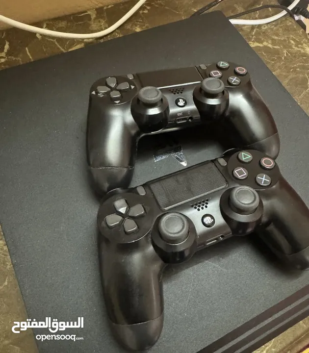 Ps4 Pro 1 TB Two Controllers