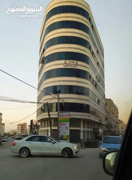 مكتب للايجار في جنين دوار الداخلية مطل على الشارع العسكري تشطيب سوبر ديلوكس يوجد ماء وكهرباء