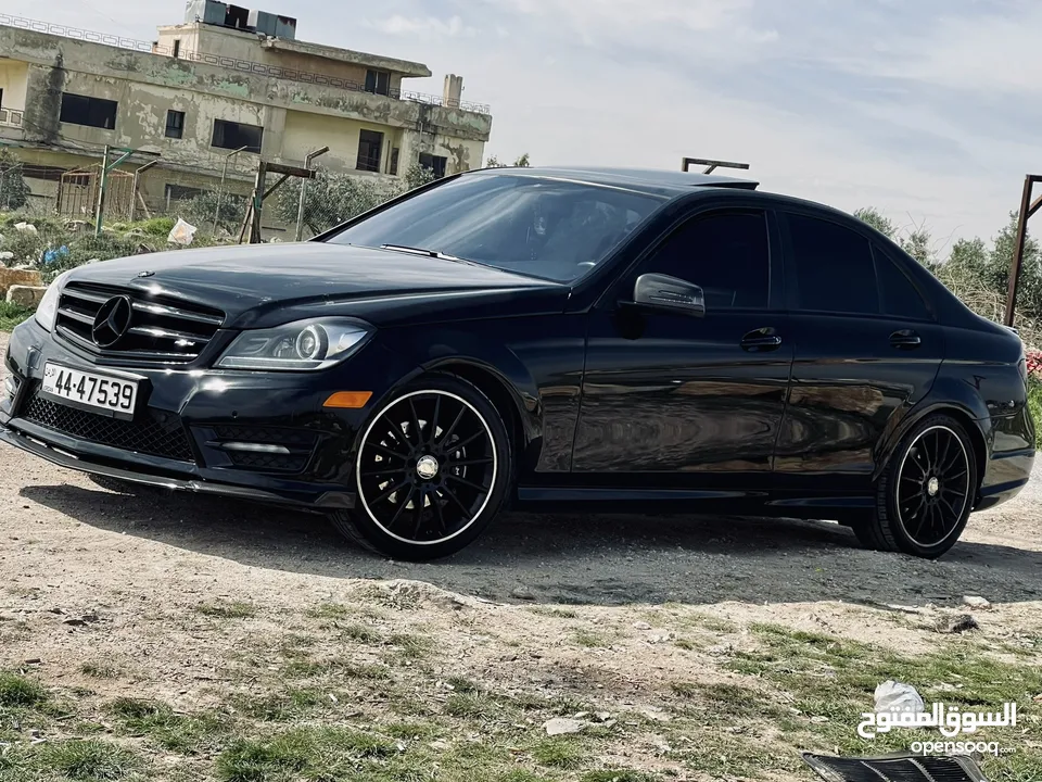 مرسيدس c250 مميزة للبيع لون اسود بلاك اديشن اصلي