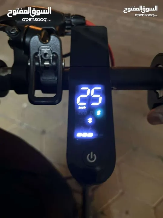 سكوتر الكهربائيه مع شاحن Electric scooter with charger