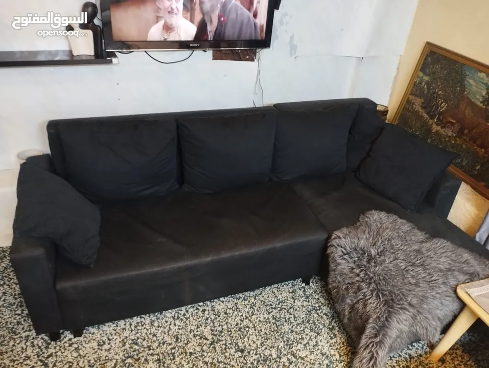 كورنر آيكيا مع كنبه ملونه من آيكيا بحاله ممتازه
