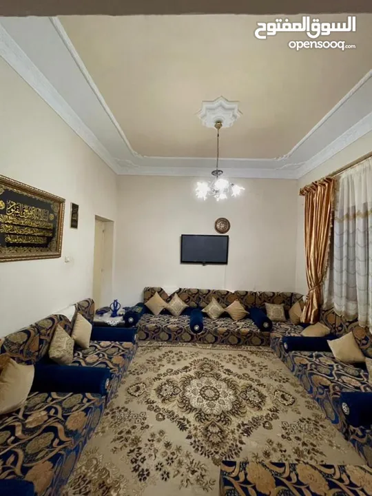 منزل للبيع ثلاث أدوار مفصولة في مدينة طرابلس منطقة السراج في طريق جزيرة المشتل جهة حمام بلقيس