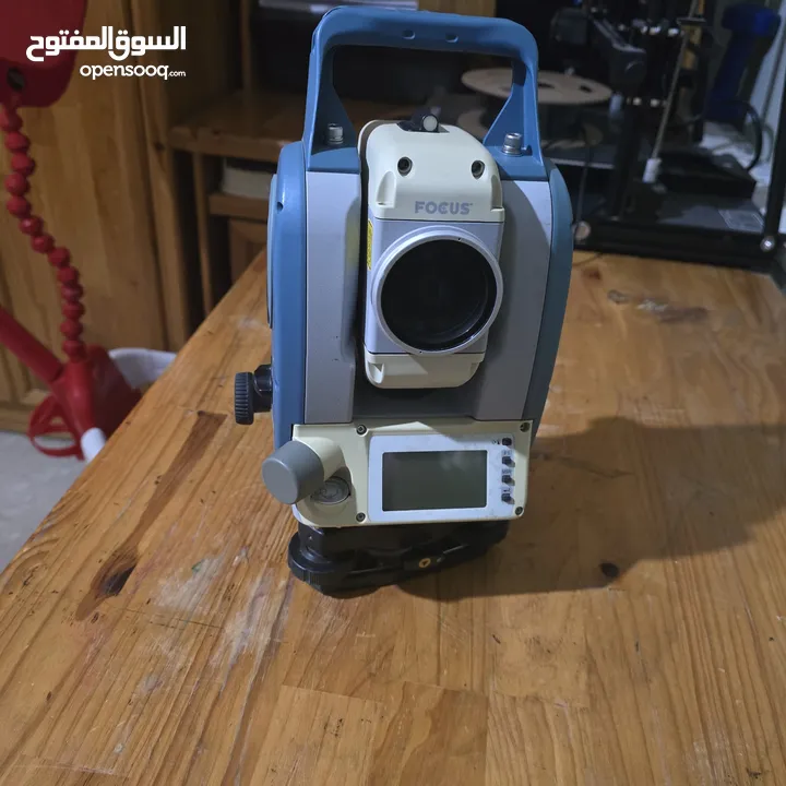 جهاز توتال استيشن