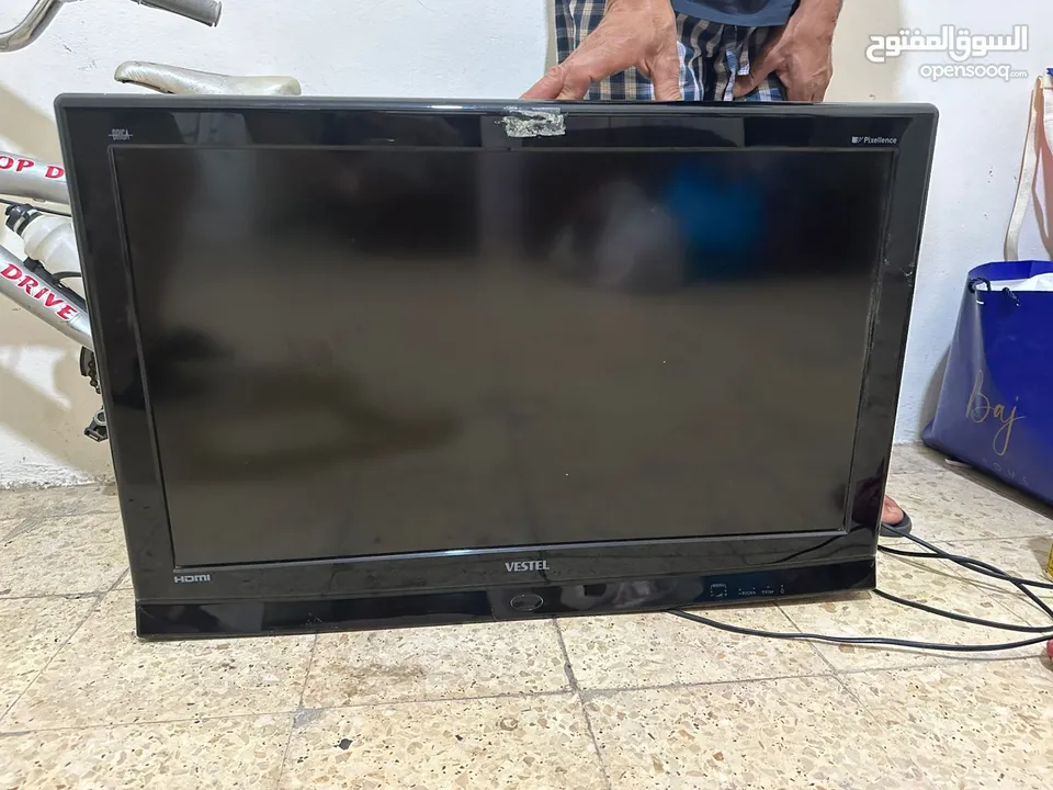 اثاث مع ماكينه خياطه للبيع