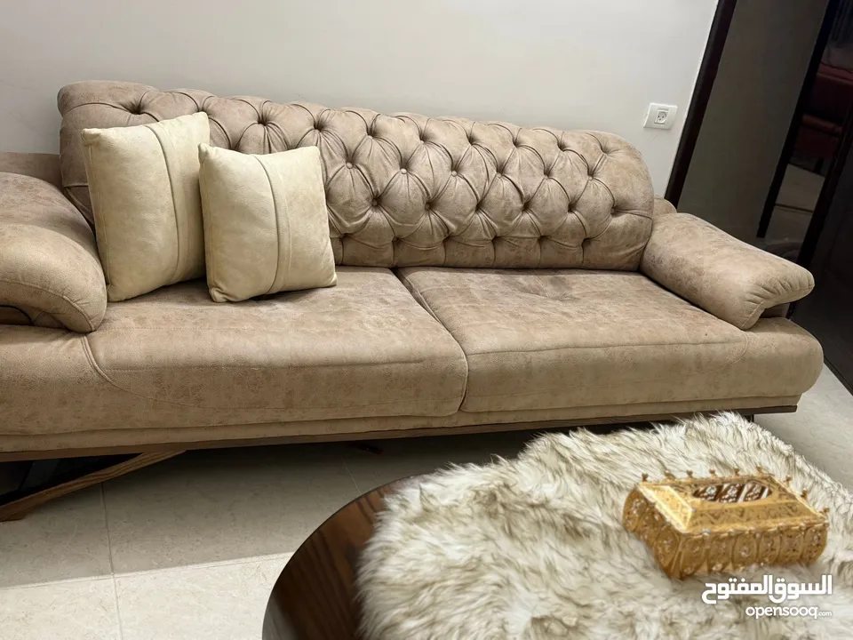 للبيع طقم كنبايات بحالة ممتازة