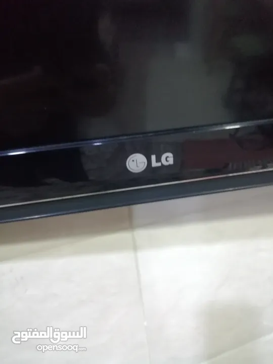 شاشه LG42بوصه  ثلاثه مداخل HDMI معها رومتها الاصلي وقاعده تعليق