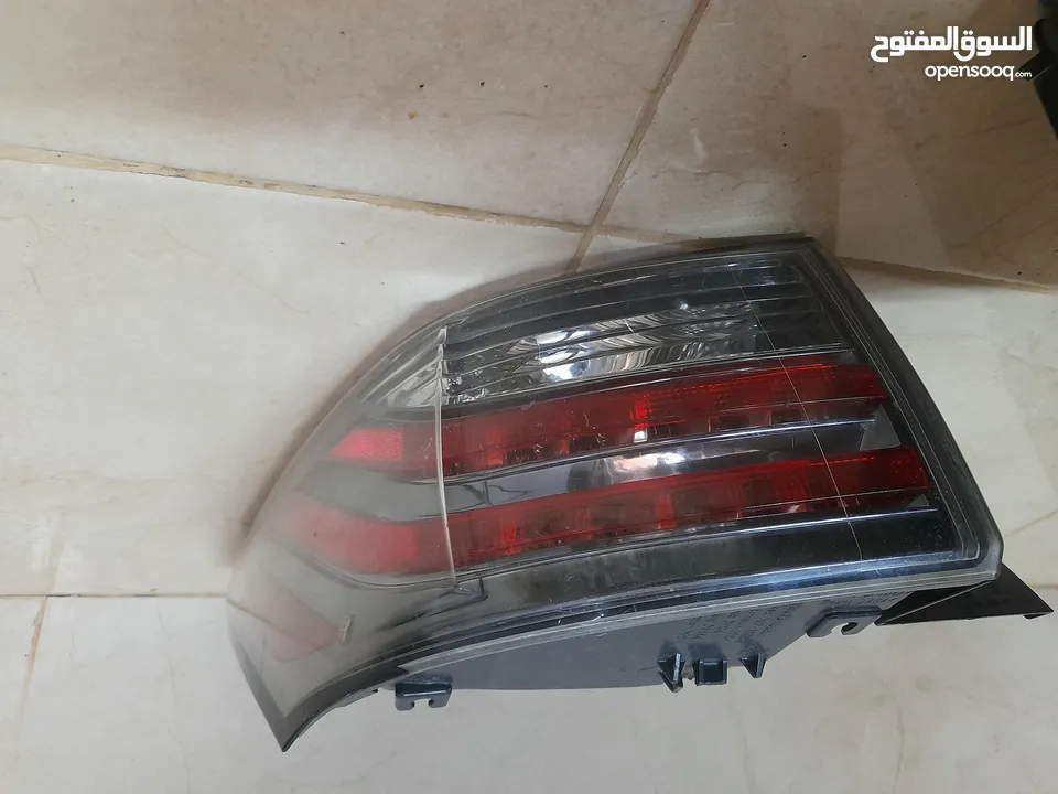 اضوية لكزس ct200 h  بحال الجديد وشانجان وتوسان وجولف كادي