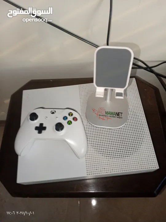 Xbox one s اكس بوكس جديد نظيف مستعمل اخو الجديد مع اي تحكم اصليه وحماله هاتف هديه مجانا بسعر حريقه