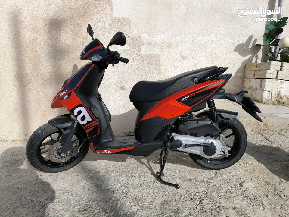 سكوتر ابريليا 150cc وكاااالة محافظ عليه بسعر جيد