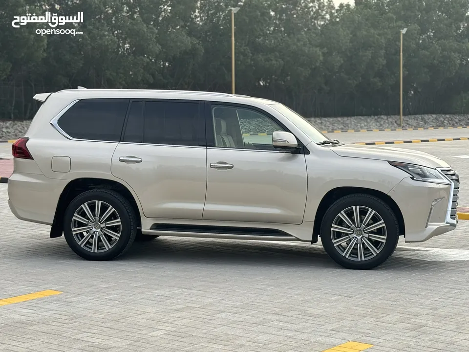 Lexus LX 570 model 2016, clean and at a good  price  لكزس ال اكس 570 موديل 2016 نظيف وسعر مناسب