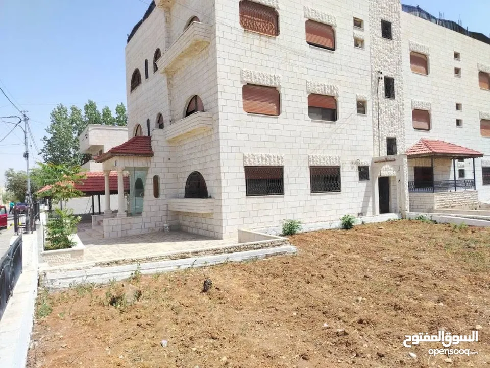 عمارة مع قطعة ارض مفروزة مساحة 1650 متر قطعة الارض قوشان منفصل 750 متر ب ارقى مناطق ابوعلندا