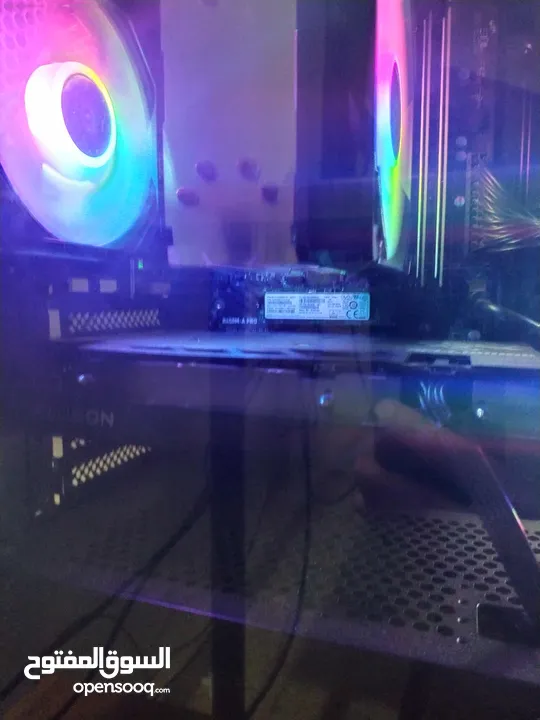 الجهاز موجه ل محبين الamd فقط كرت ومعالج من amd طبعا وحش بلاداء ومعظم القطع جديدة