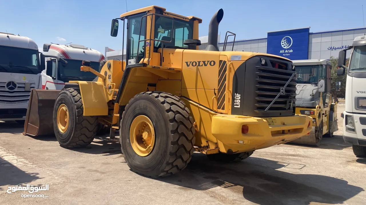 جرافات عدد 2  Volvo F180 +Volvo E180