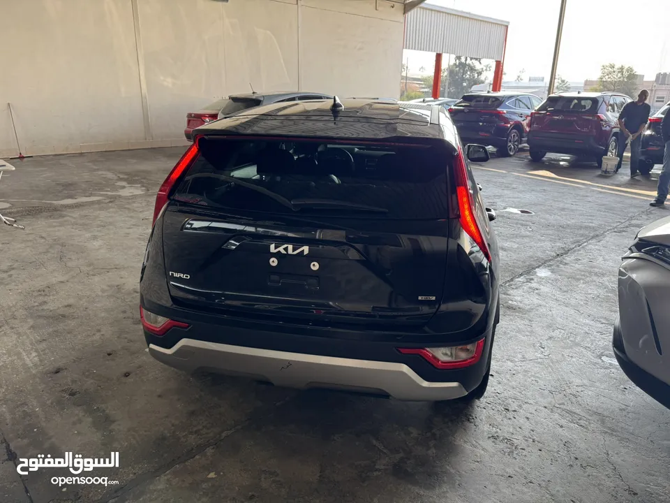 كيا نيرو هايبرد لون اسود 2024