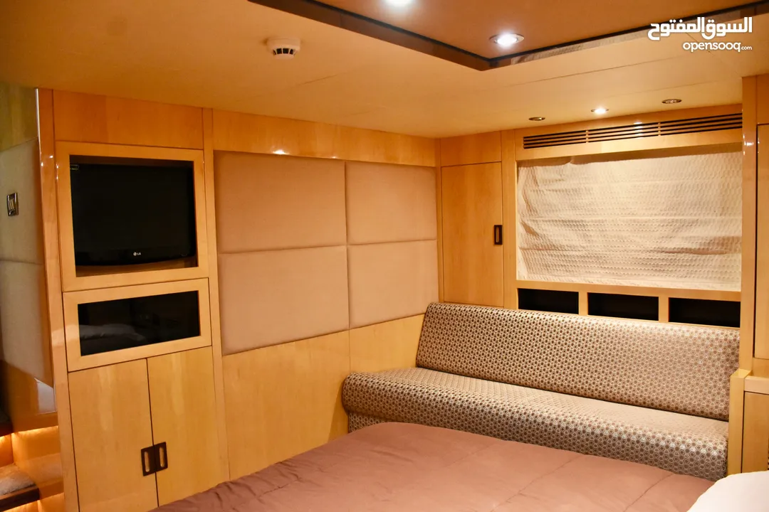 شركة تاجير يخوت في دبي مارينا مول للبيع