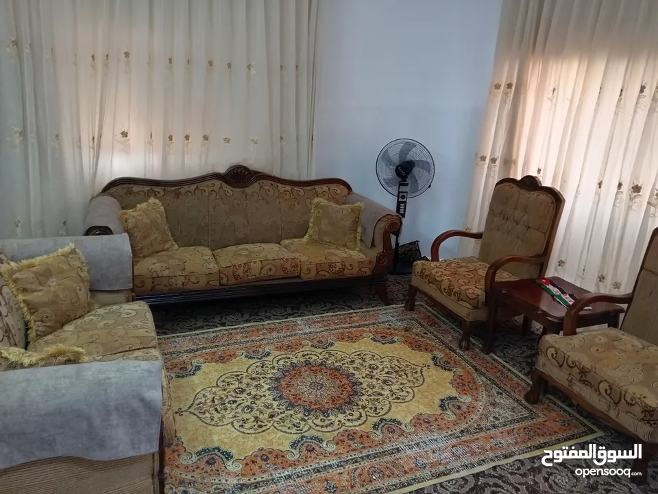 طقم كنب 7مقاعد مستعمل خشب زان حفر تفصيل وليس تجاري بحاله جيده