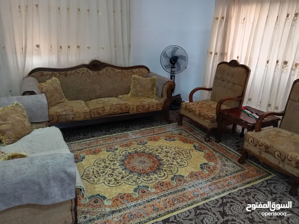 طقم كنب 7مقاعد مستعمل خشب زان حفر تفصيل وليس تجاري بحاله جيده