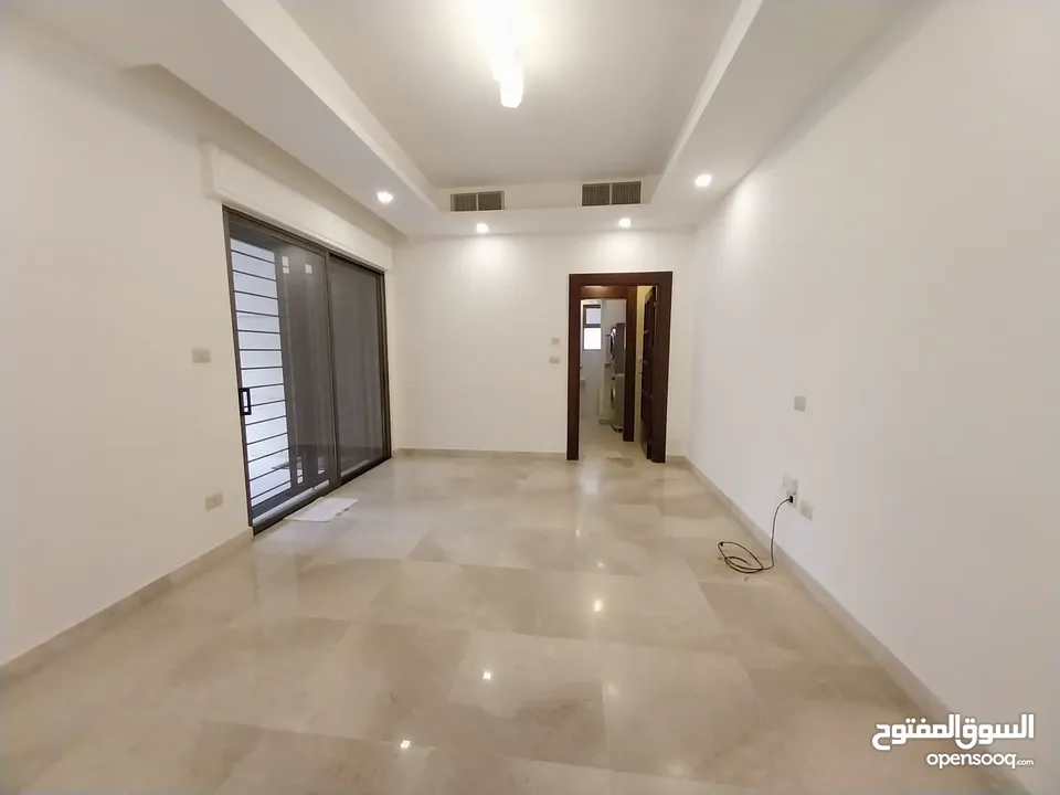 شقة غير مفروشة للإيجار 200م2 ( Property 18960 )-175072801