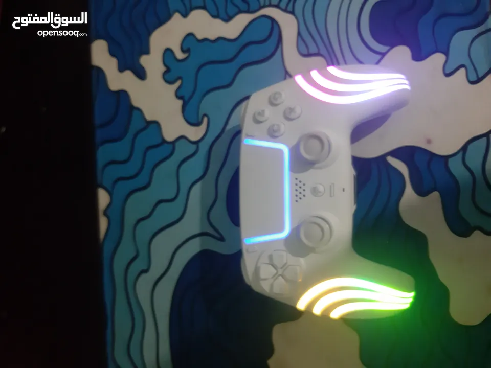ايد بلاستيشن 4 احترافيه مع كرتونتها جديدة  تشتغل ع البيسي  السعر 25دينار جودتها عاليه