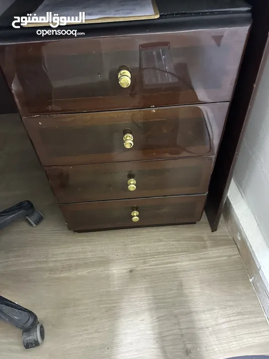 اثاث مكتبي كامل للبيع شبه جديد بسعر حرق