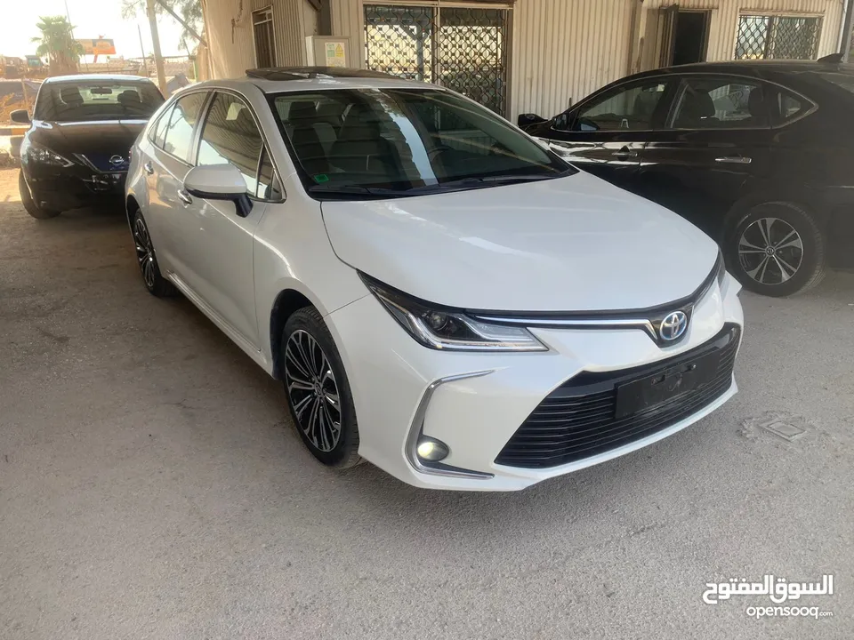 للبيع تويوتا كورولا 2020 اعلى صنف بسعر 17950 دينار