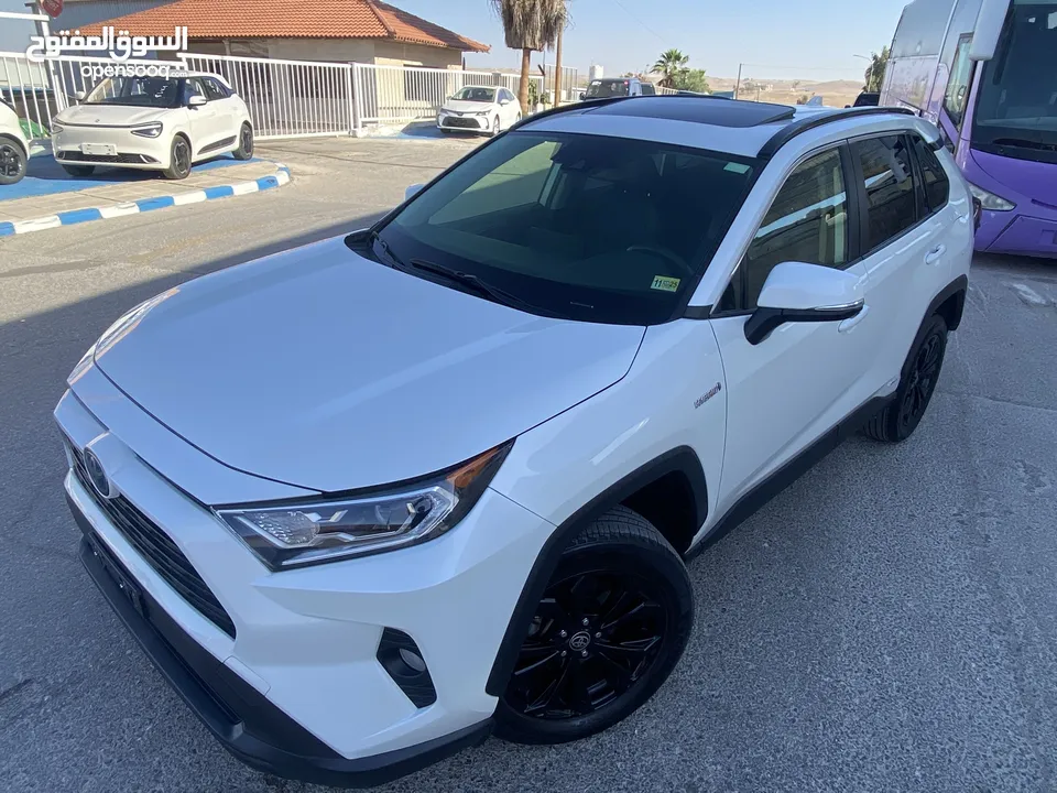 TOYOTA RAV4 XLE PREMIUM