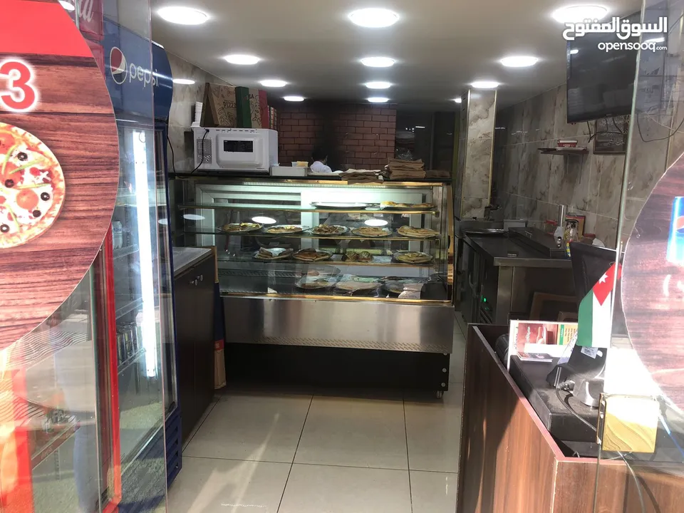 محل معجنات للبيع بكامل معداته