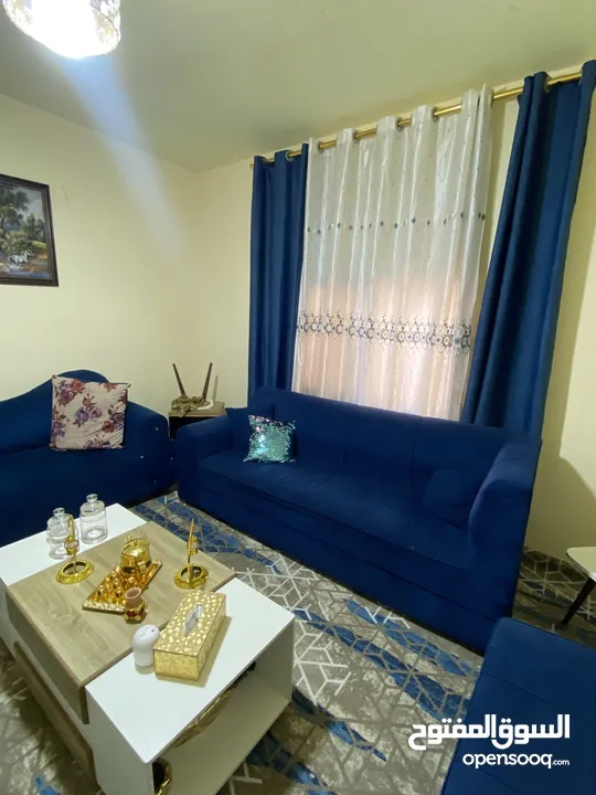 طقم كنب وطاولات وسجاده للبيع