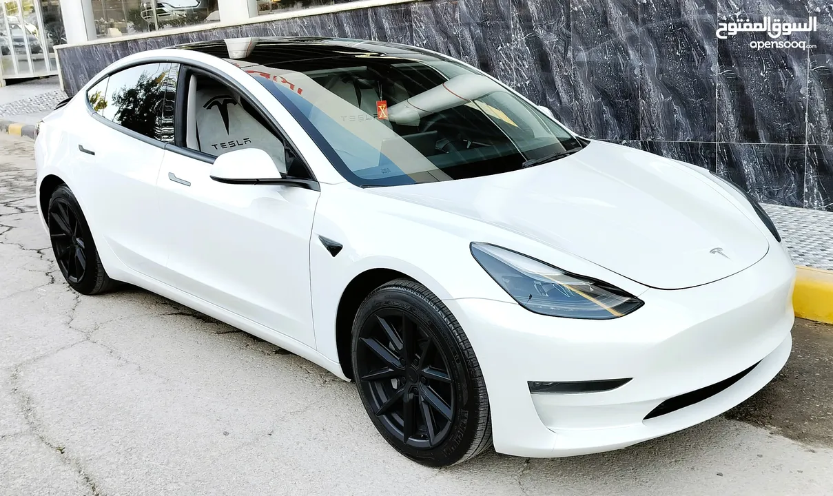 تيسلا 2022 model 3 بحالة الوكالة فحص كامل اوتوسكور +B لون مميز في الحرة للبيع بسعر لقطة ومحرووووق