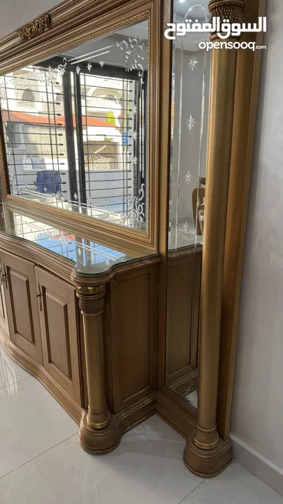 (طولة سفرة كبيره مع خزانه ومرأي)