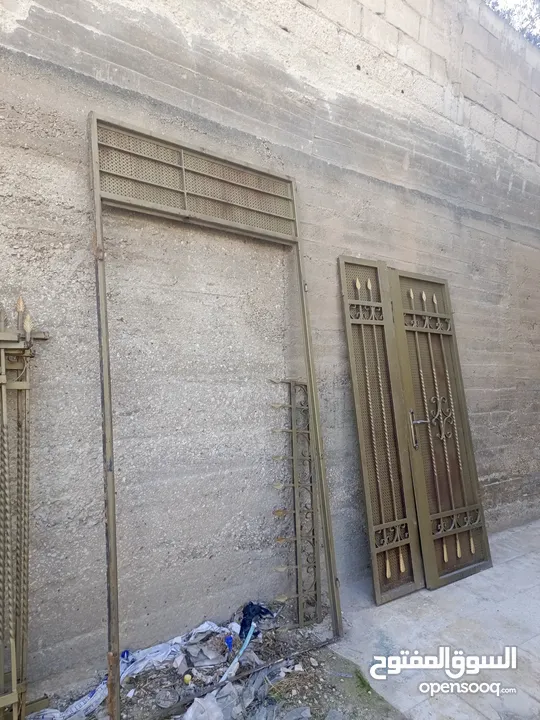 شبابيك الألمنيوم قاطع فلسطيني باب حربات ثقيل