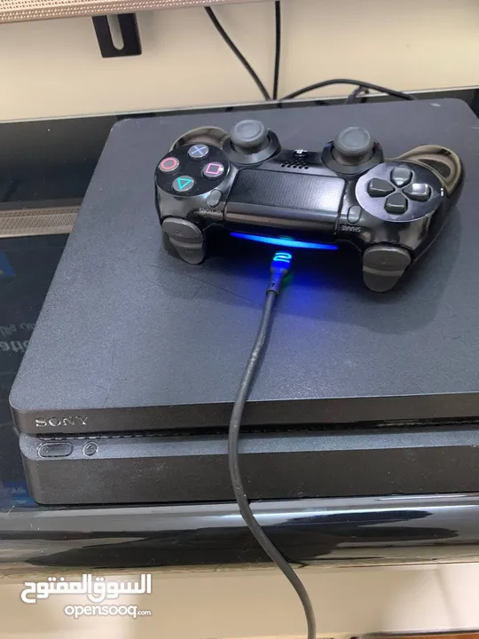 جهاز PS4  اوروبي بسعة 1 تيرا نظيف مع 5 اقراص مع تجربه مختلفه سوف تبهرك ماذا تنتظر ؟