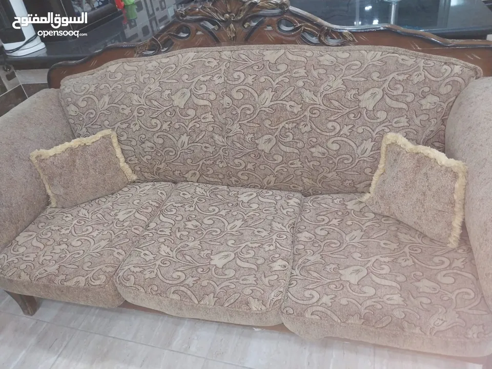 طقم كنب للبيع قابل للتفاوض