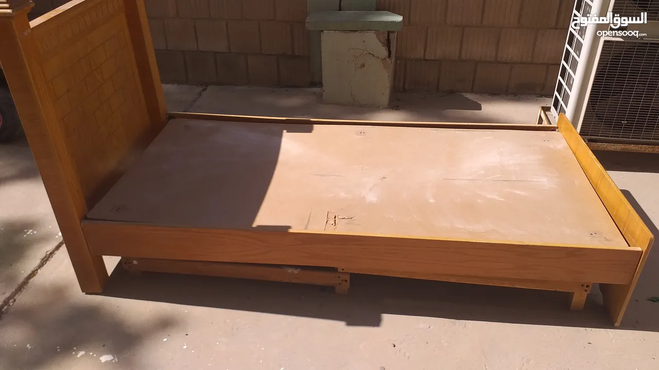 سرير خشب للبيع