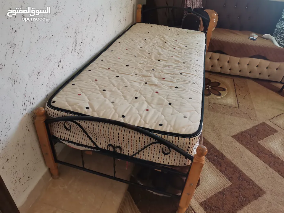 تخت حديد وفرشة ضغط عالي