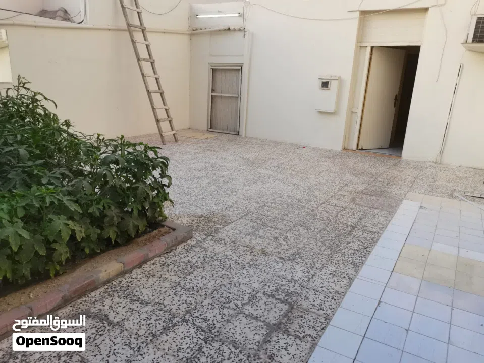 House In Isa Town for sale - Near Sanad Area -  منزل للبيع في مدينة عيسى المنطقة الثامنة قريب من سند
