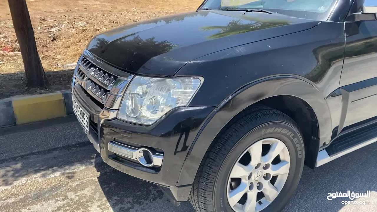 ميتسوبيشي باجيرو فل اضافات لون اسود للإيجار اسعار مميزة للفترات الطويلة