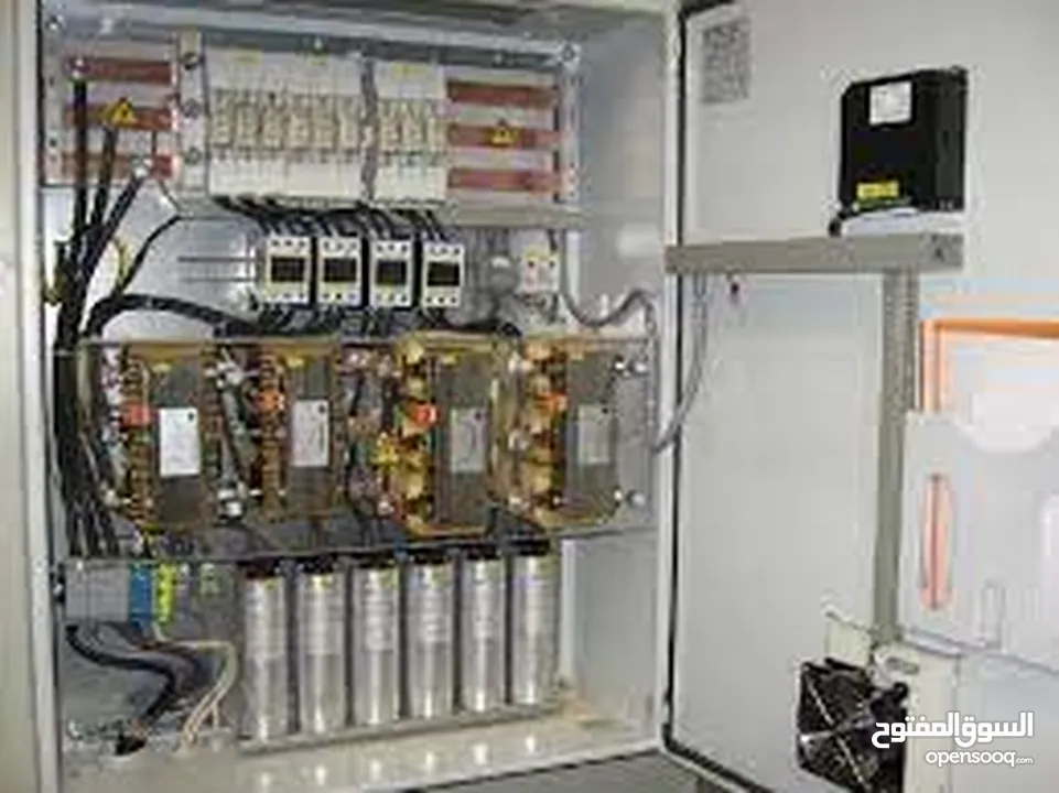 مهندس كهرباء تنفيذ وصيانة لوحات تحكم للمعدات الصناعية