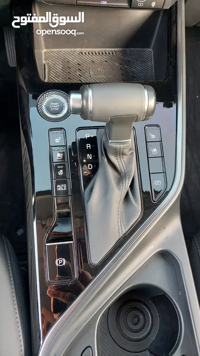 كيا نيرو هايبرد كامل الإضافات بدون فتحه سقف 2023 .