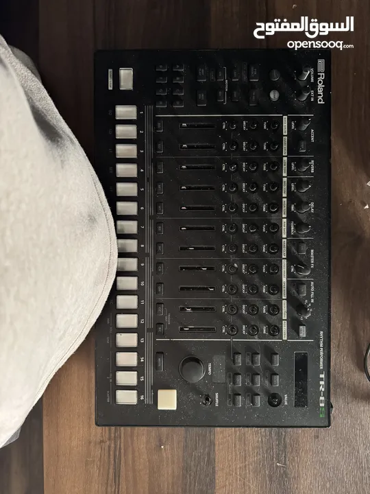 Roland Drum machine TR8S