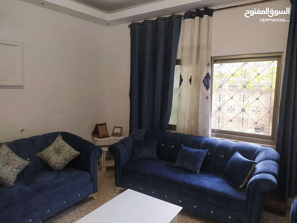 بيت مستقل للبيع 3 طوابق مع مخزن وتسوية وبير ماء